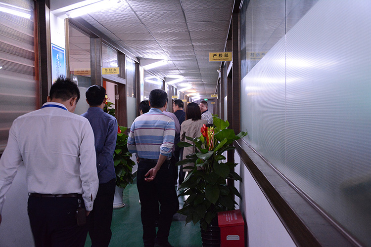 相关领导参观恒峰g22公司各部门